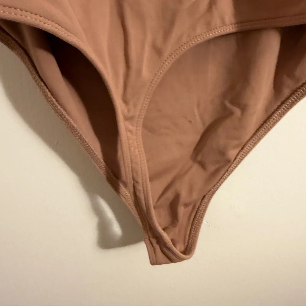 Babaton by Aritzia One Piece Tan Bodysuit Womens Large - Picture 5 of 8